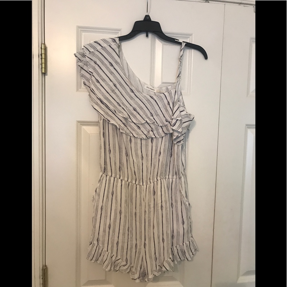 Ivy and Leo adorable white and navy Romper